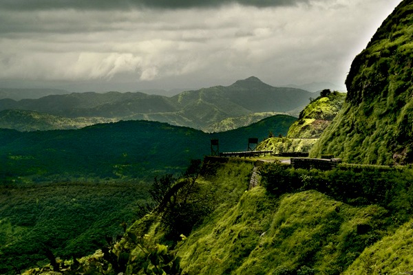 places to visit near mumbai during monsoon