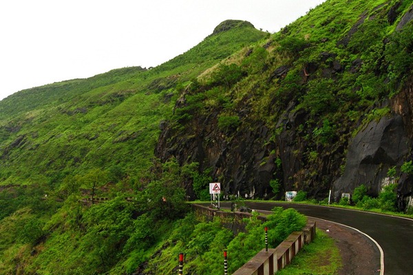 places to visit near mumbai during monsoon