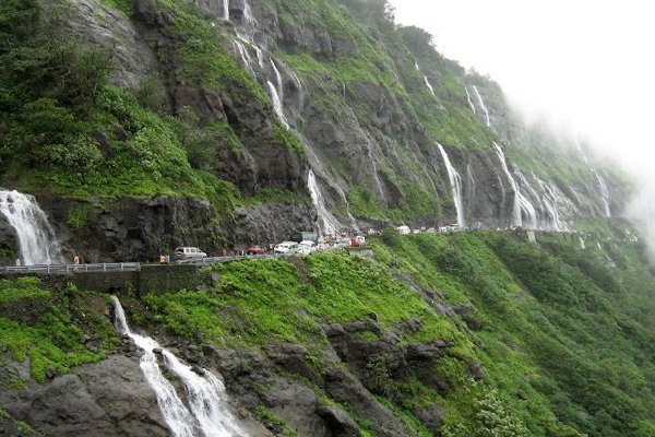 places to visit near mumbai during monsoon