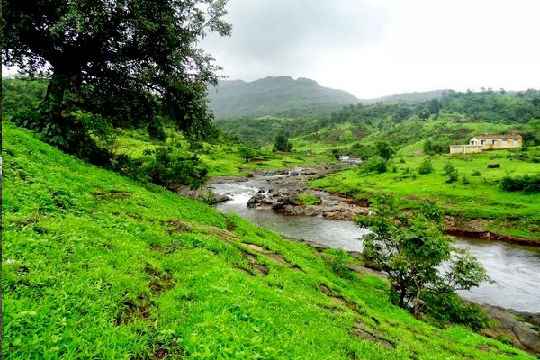 places to visit near mumbai during monsoon