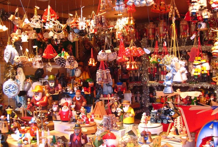 8 Best Places In Mumbai For Buying Amazing Christmas Decorations