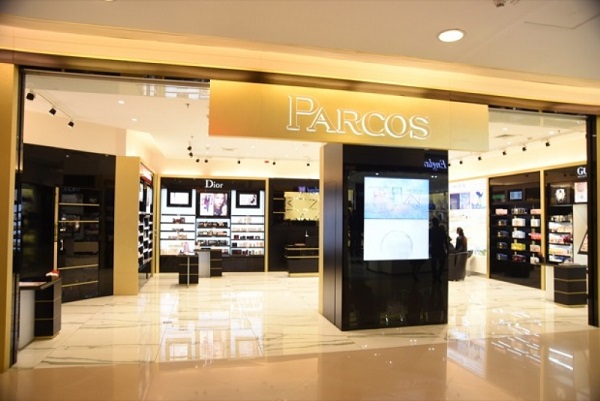 fragrance store in the mall