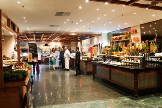 10 Premium Buffets in Mumbai Hotels You Must Try