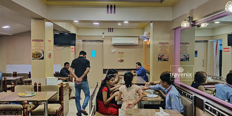 Crowd enjoying food at Maa Anjani Pav Bhaji Centre
