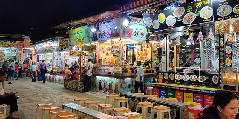 Many Pav bhaji stalls at Juhu Beach