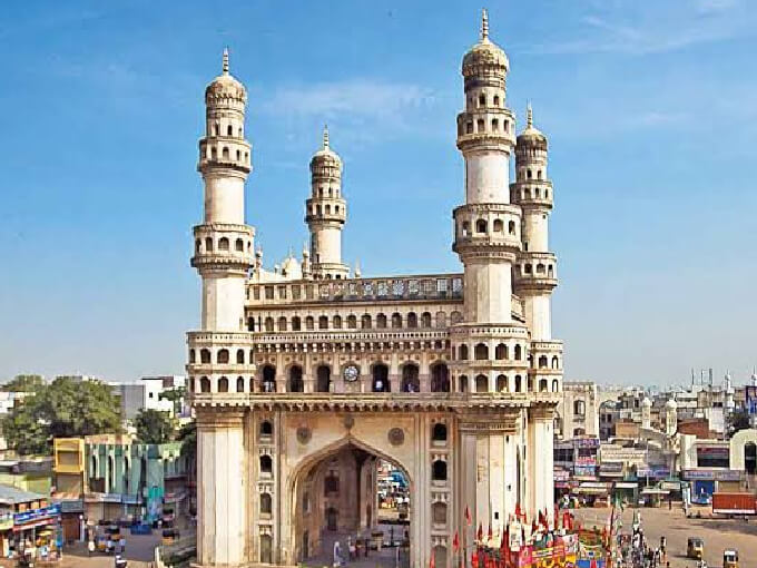 Explore the Streets of Charminar at Night In Hyderabad
